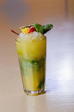 Mojito ananas ve nane ile