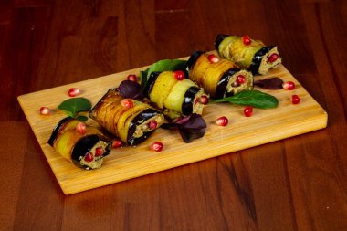 Fındık ve peynirli patlıcan rulo