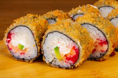 Lezzetli kızarmış tempura somon ile