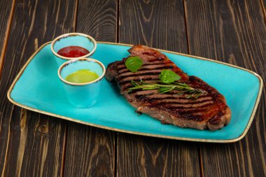 Rosemary ile ızgara biftek striploin