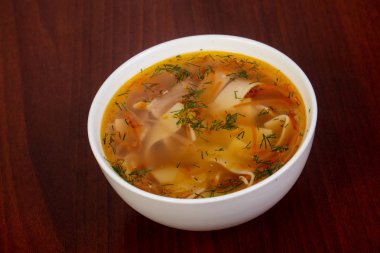 Şehriye ve dereotu ile tavuk çorbası