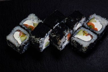 Japon geleneksel rulo somon ile