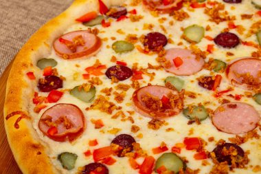 Pizza mix assortie et ve peynir ile