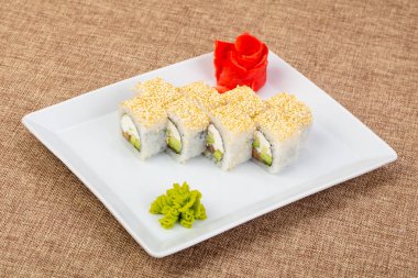 Karides ile Japon geleneksel rulo