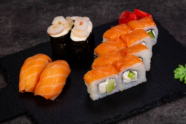 Set Sushi Japonés Con Varios Ingredientes — Foto de Stock