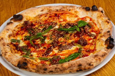 Sığır eti ve teriyaki pizza