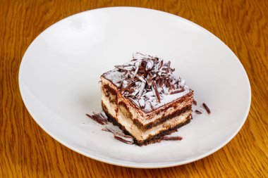 Tatlı tiramisu pasta çikolata ile