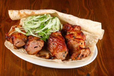 Lavaş ekmek kebap karışımı