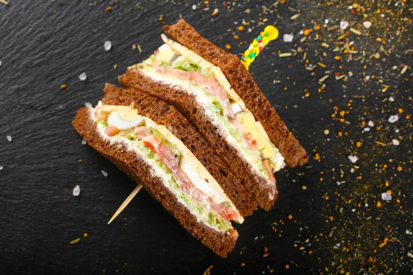 Club Sandwich Met Vlees Kaas Groenten — Stockfoto