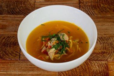 İştah açıcı kase tavuk çorbası