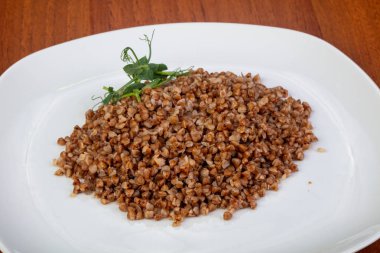 Lezzetli haşlanmış Buğday lapası otlar ile