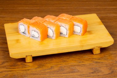 Philadelphia lezzetli kümesi wih krem peynir rulo.