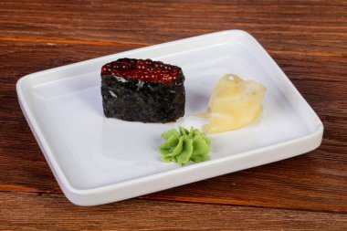 Japon soğuk suşi gunkan kırmızı havyar
