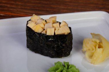 Japon Suşi gunkan omlet ile