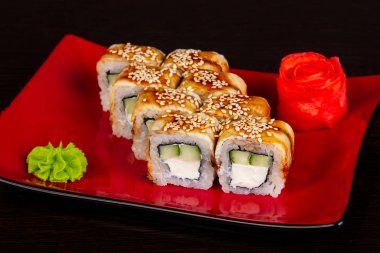 Yılan balığı ile Japon geleneksel rulo