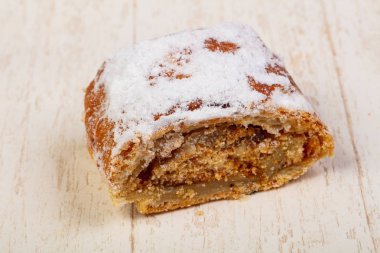 Ceviz fındık ile Apple Strudel