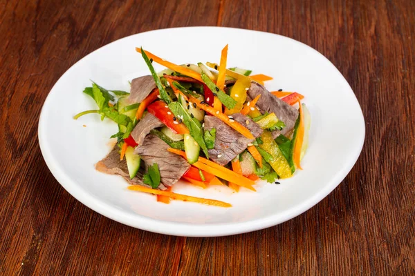Salada Vietnã Com Carne Bovina Nozes — Fotografia de Stock