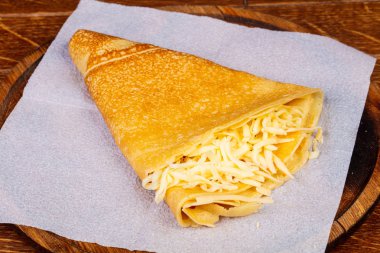 Rendelenmiş peynir ile lezzetli gözleme