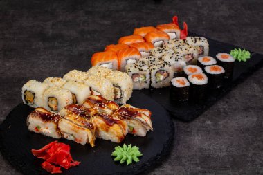 Japon Suşi ile çeşitli madde ayarla