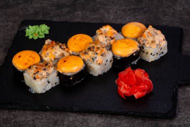 Japon Suşi ile çeşitli madde ayarla