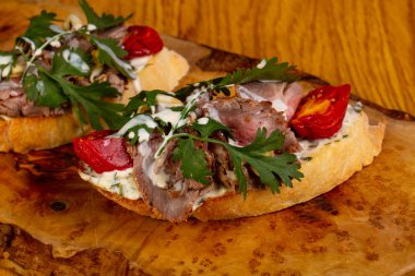 Bruschetta alarmdan ve Salantro ile