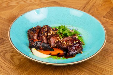 Soslu ızgara sığır eti biftek