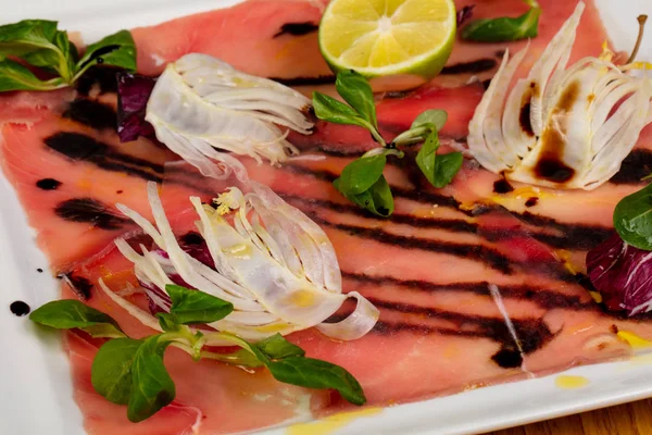 Carpaccio Thon Froid Aux Artichauts — Photo