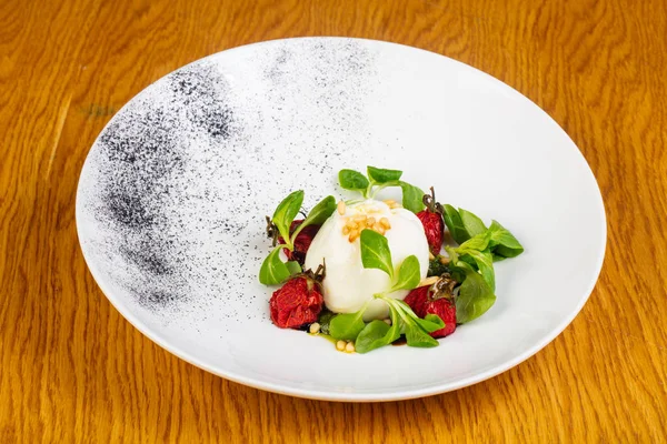 Pişmiş domates salatası buratta