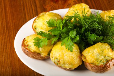 Peynirli ve otlu fırında patates