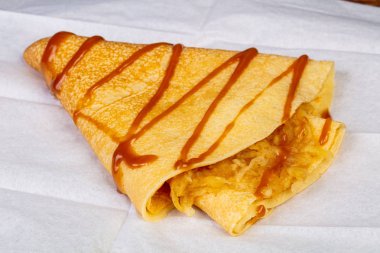 Karamel ve apple ile gözleme