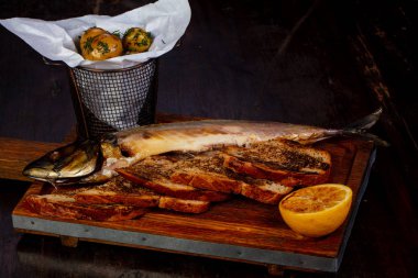 Limon Smooked scomber patates ile hizmet