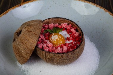 Hindistan cevizi ile shugar tatlı