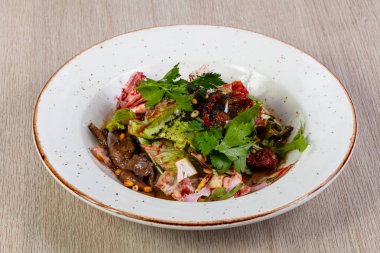 Sıcak Salata tavuk karaciğer ile