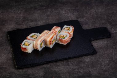 Japon rulo sosis ve peynir ile