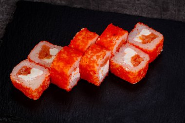 Japon geleneksel rulo somon ile