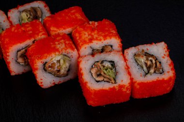 Yılan balığı ile Japon geleneksel rulo