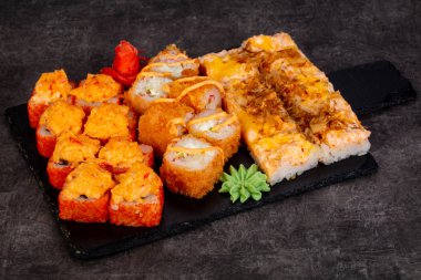 Japon Suşi ile çeşitli madde ayarla