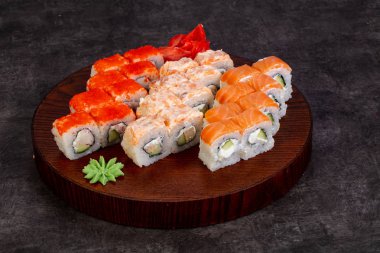 Japon Suşi ile çeşitli madde ayarla