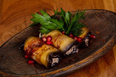 Patlıcan rulo tavuk ve peynir ile