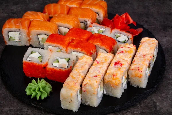 Japon Suşi ile çeşitli madde ayarla