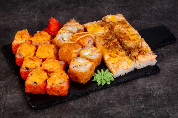 Japon Suşi ile çeşitli madde ayarla