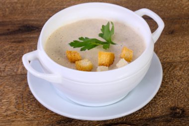 kremalı mantar çorbası maydanoz ile