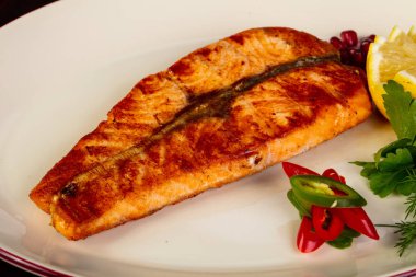 Limon ve biber ızgara somon