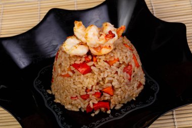 Lezzetli tabak karides ile tyahan