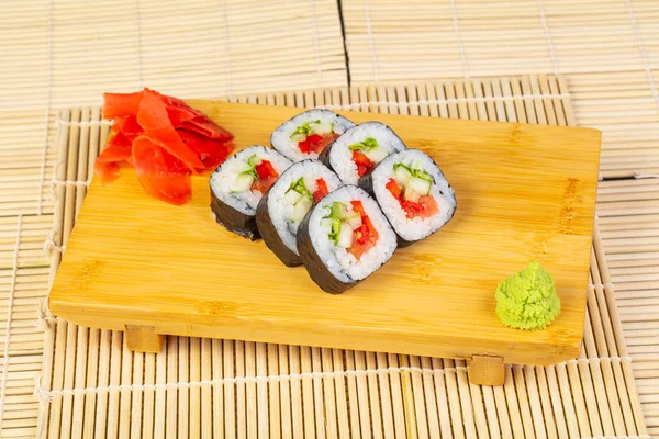 Leckere Gemüserolle Mit Wasabi Und Ingwer — Stockfoto