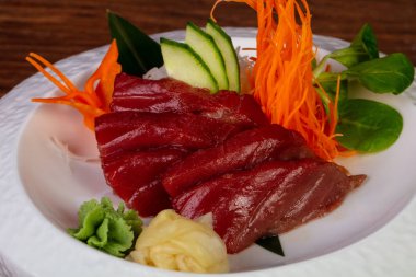 Japon soğuk suşi orkinos ile