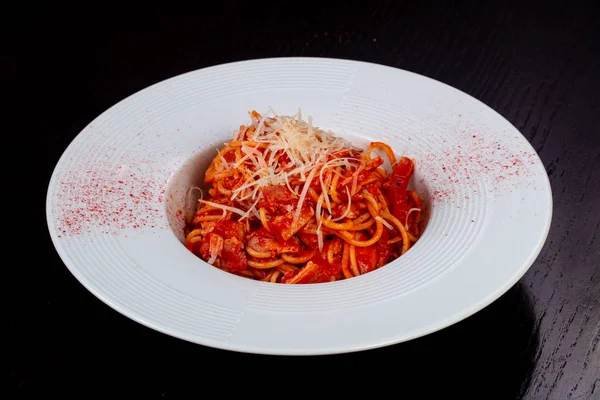 Köstliche Carbonara Mit Tomatensauce — Stockfoto