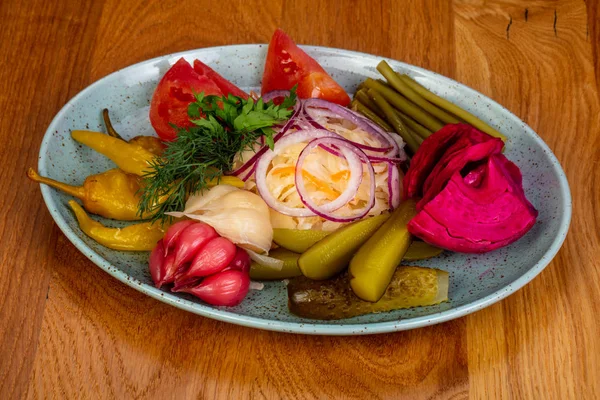 Gürcü Turşu sebze sarımsak ve lahana ile