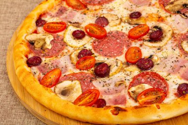 Pizza mix assortie et ve peynir ile