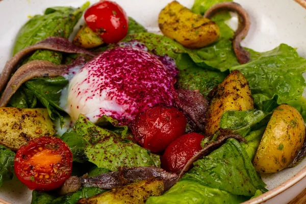 Salada Com Anchova Legumes — Fotografia de Stock